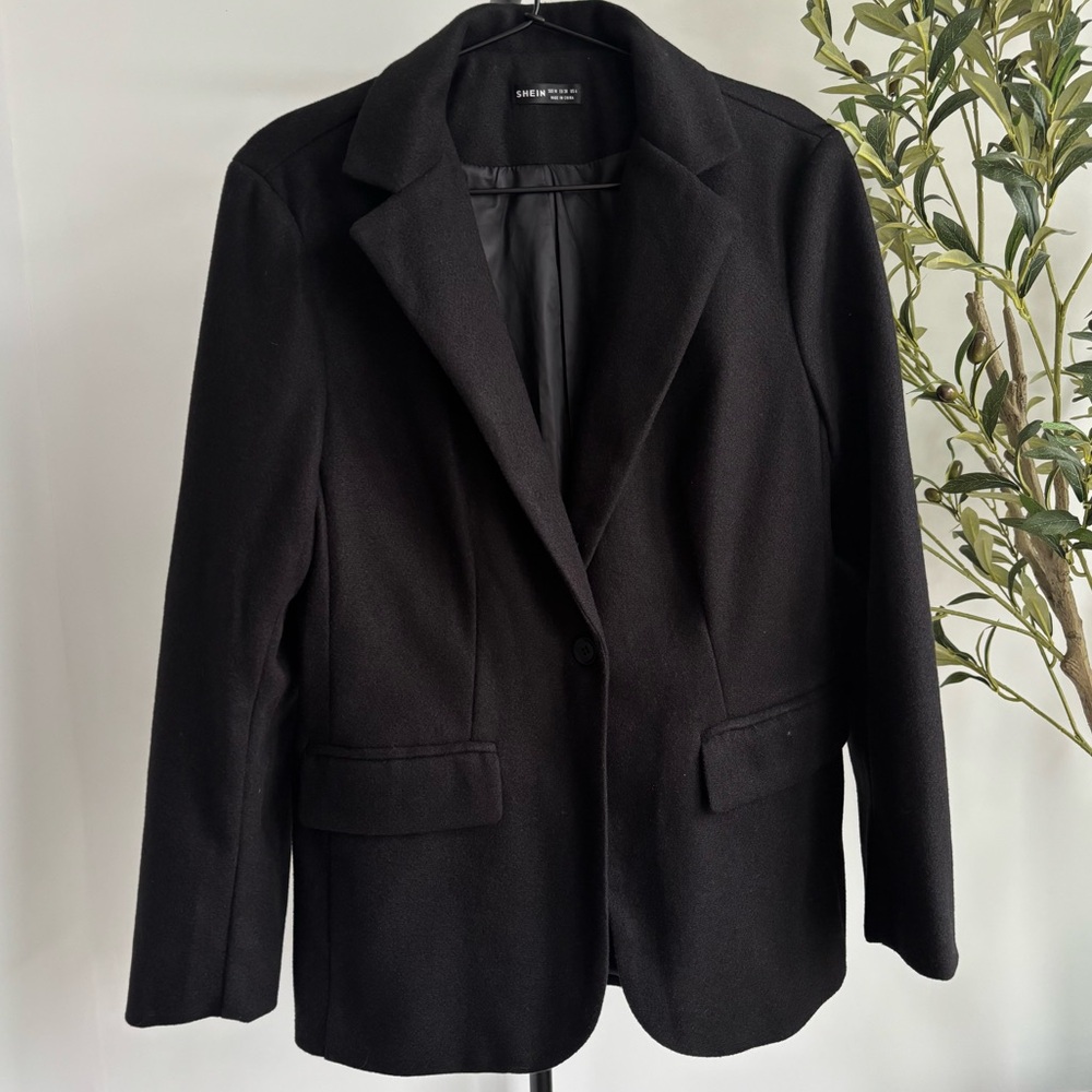 • [SHEIN] Black Blazer •